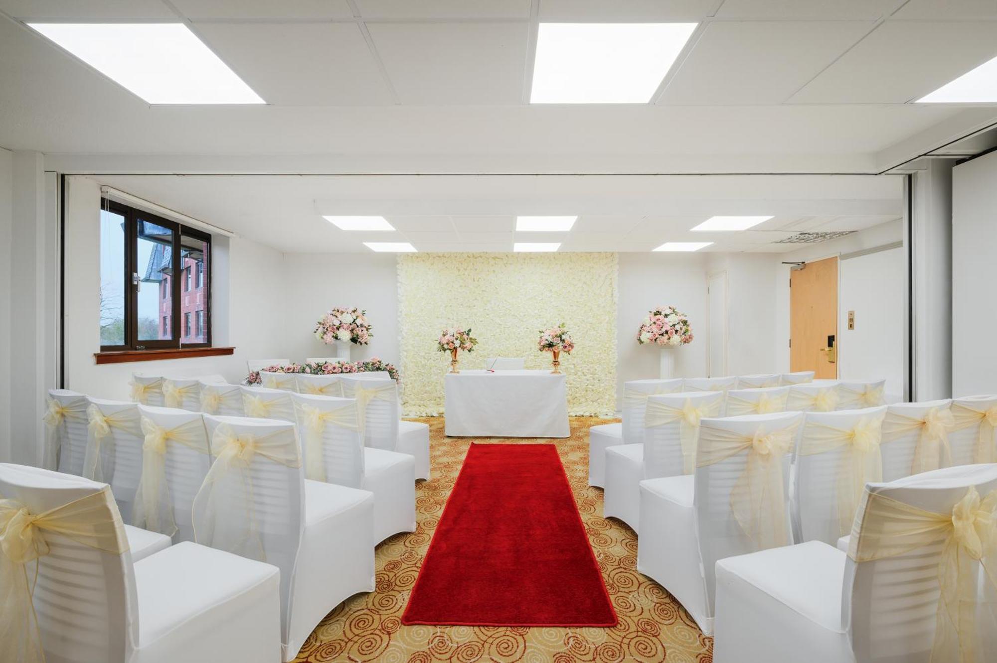 Holiday Inn Northampton By Ihg Εξωτερικό φωτογραφία