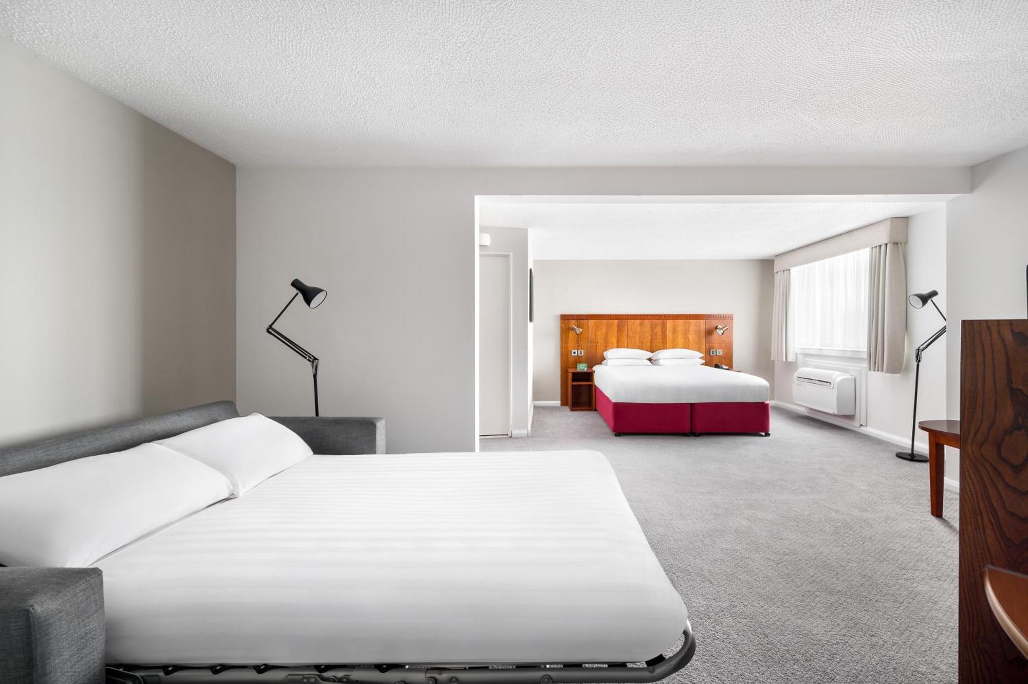 Holiday Inn Northampton By Ihg Εξωτερικό φωτογραφία