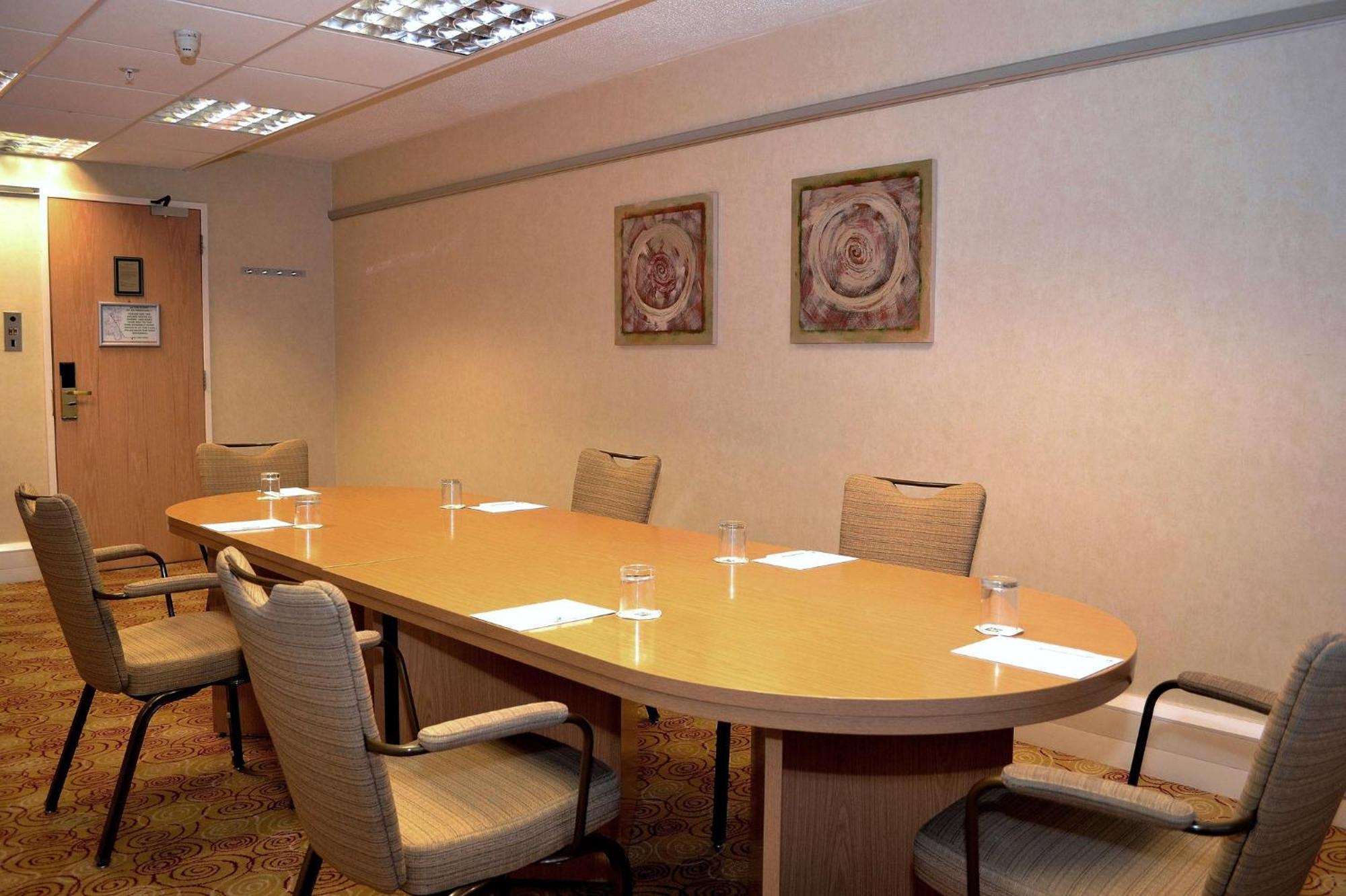 Holiday Inn Northampton By Ihg Εξωτερικό φωτογραφία
